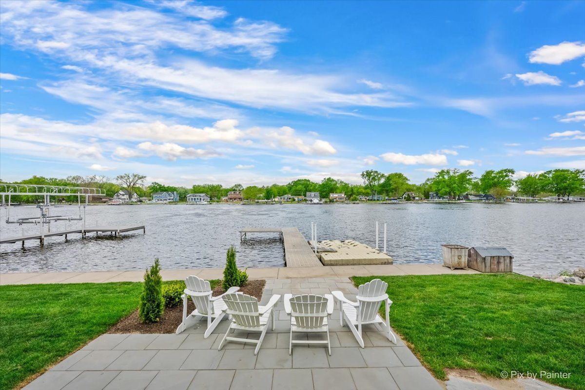 2715 N Villa Lane, McHenry, IL 60051