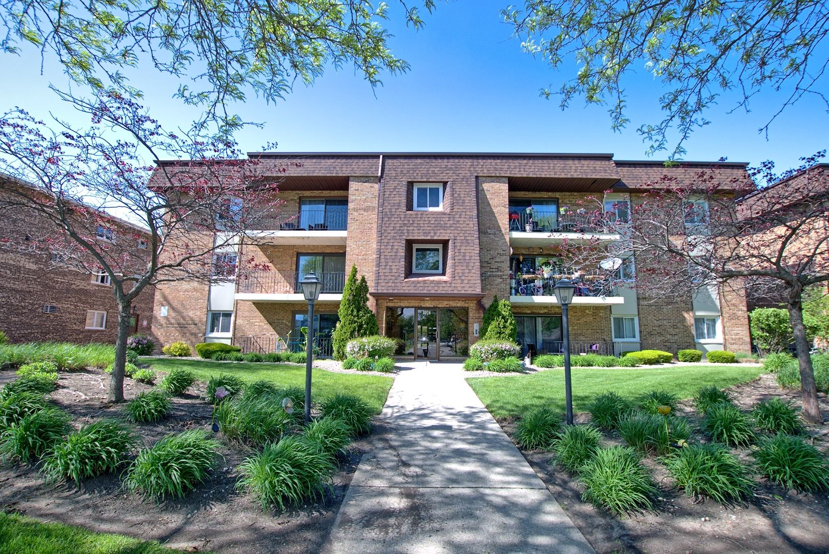 8924 W 140th Street #303 — Orland Park, IL 60462