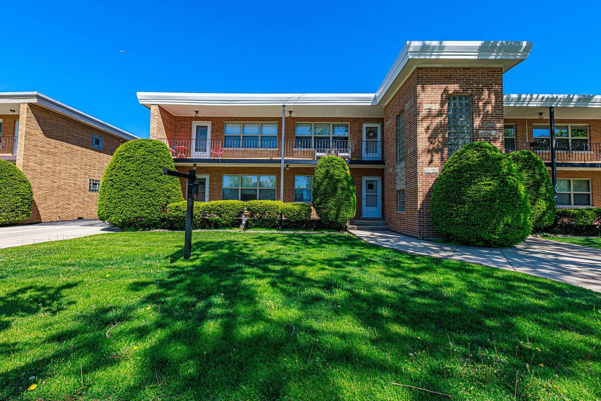 1235 Homestead Road #E, La Grange Park, IL 60526