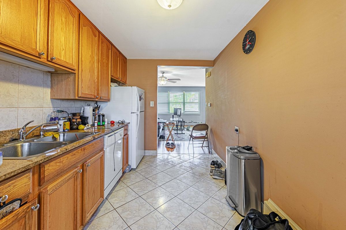 1235 Homestead Road #E, La Grange Park, IL 60526