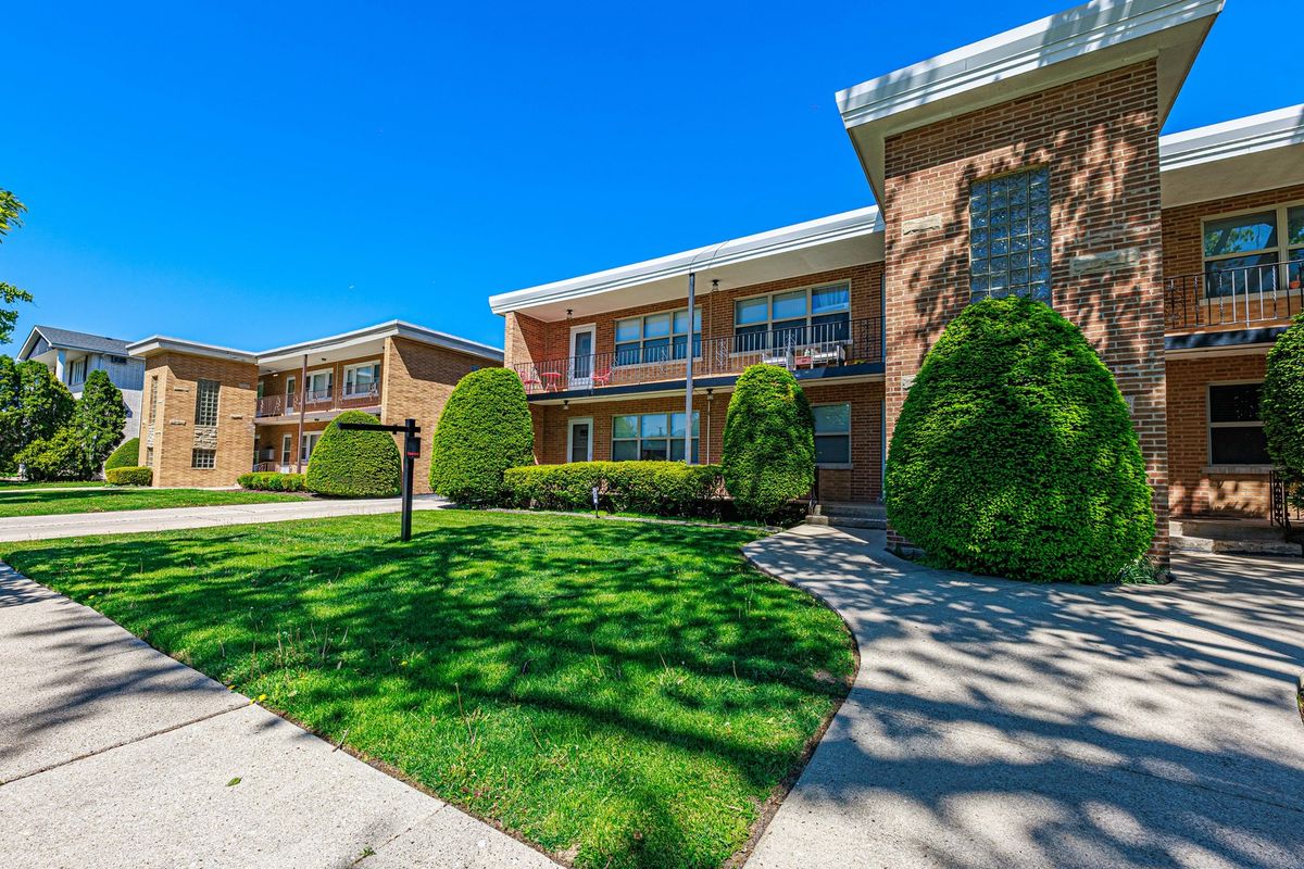 1235 Homestead Road, La Grange Park, IL 60526