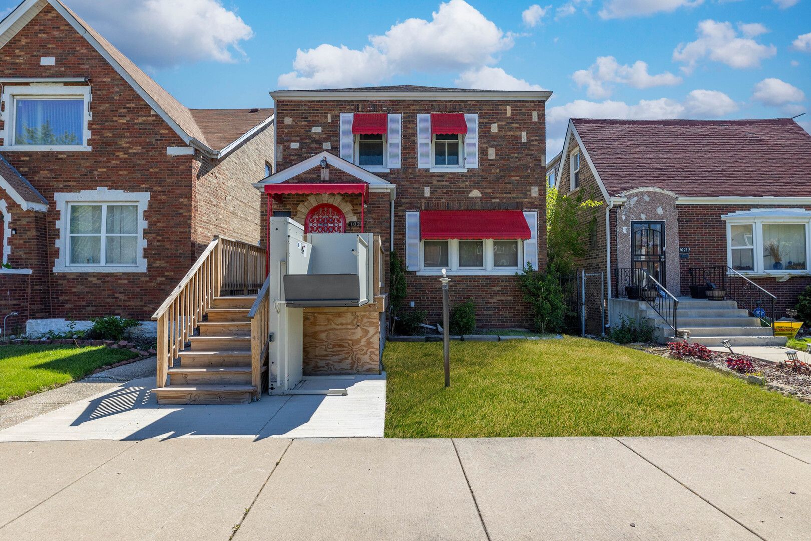 10211 S Eberhart Avenue — Chicago, IL 60628