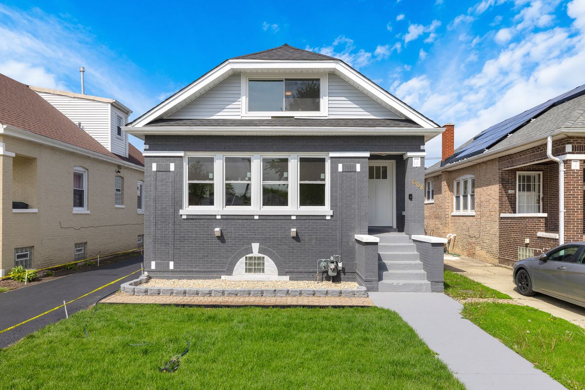 608 21st Avenue, Maywood, IL 60153