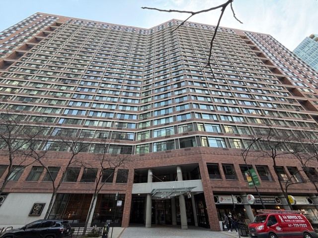211 E Ohio Street #2409 — Chicago, IL 60611