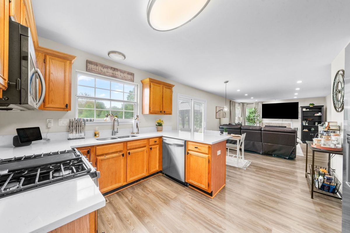 609 Plymouth Court, Oswego, IL 60543