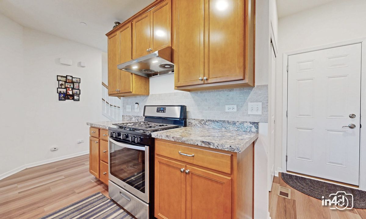 162 Waverly Court, Bloomingdale, IL 60108