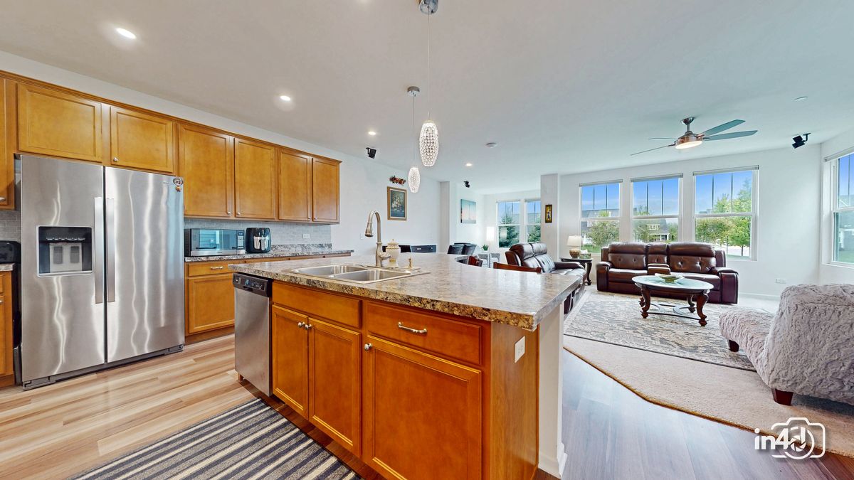 162 Waverly Court, Bloomingdale, IL 60108