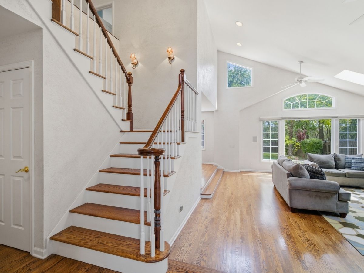 8841 N Birch Avenue, Morton Grove, IL 60053