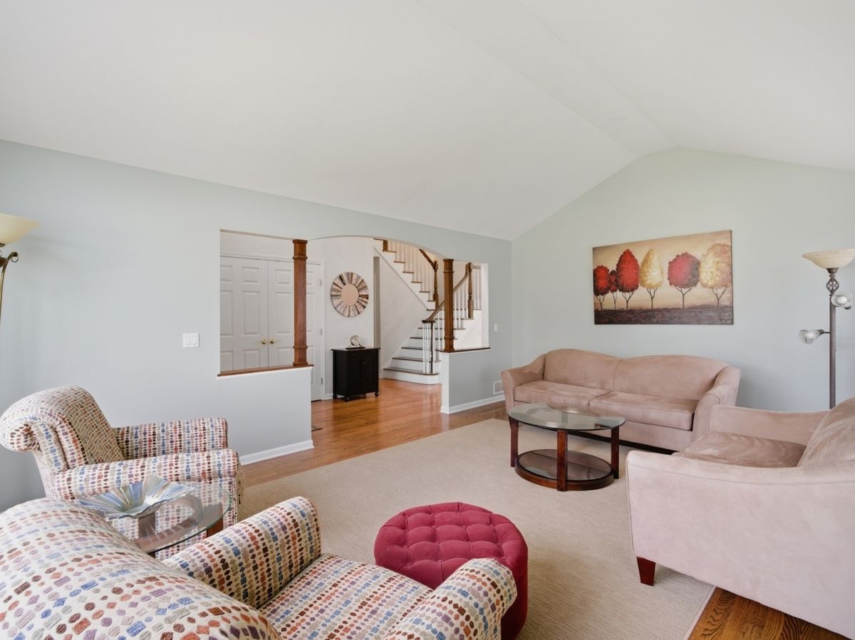 8841 N Birch Avenue, Morton Grove, IL 60053