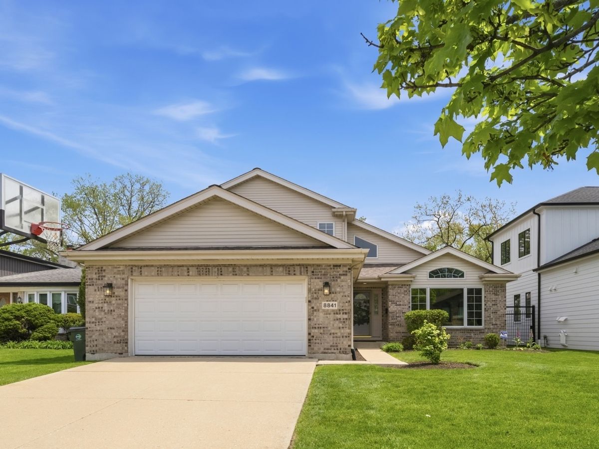 8841 N Birch Avenue, Morton Grove, IL 60053