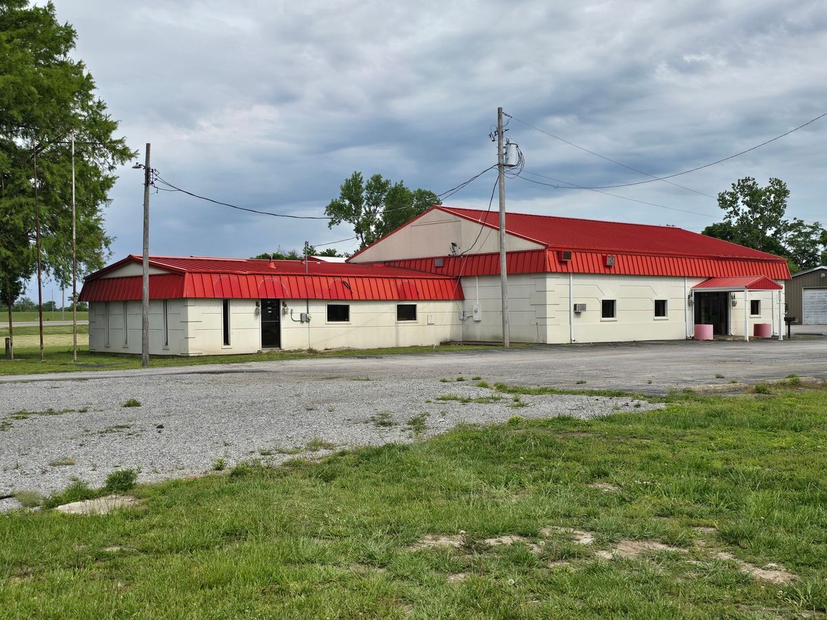 404 N COMMERCIAL Street, Harrisburg, IL 62946