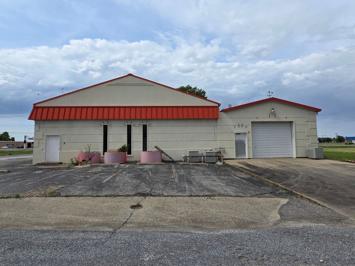 404 N COMMERCIAL Street, Harrisburg, IL 62946