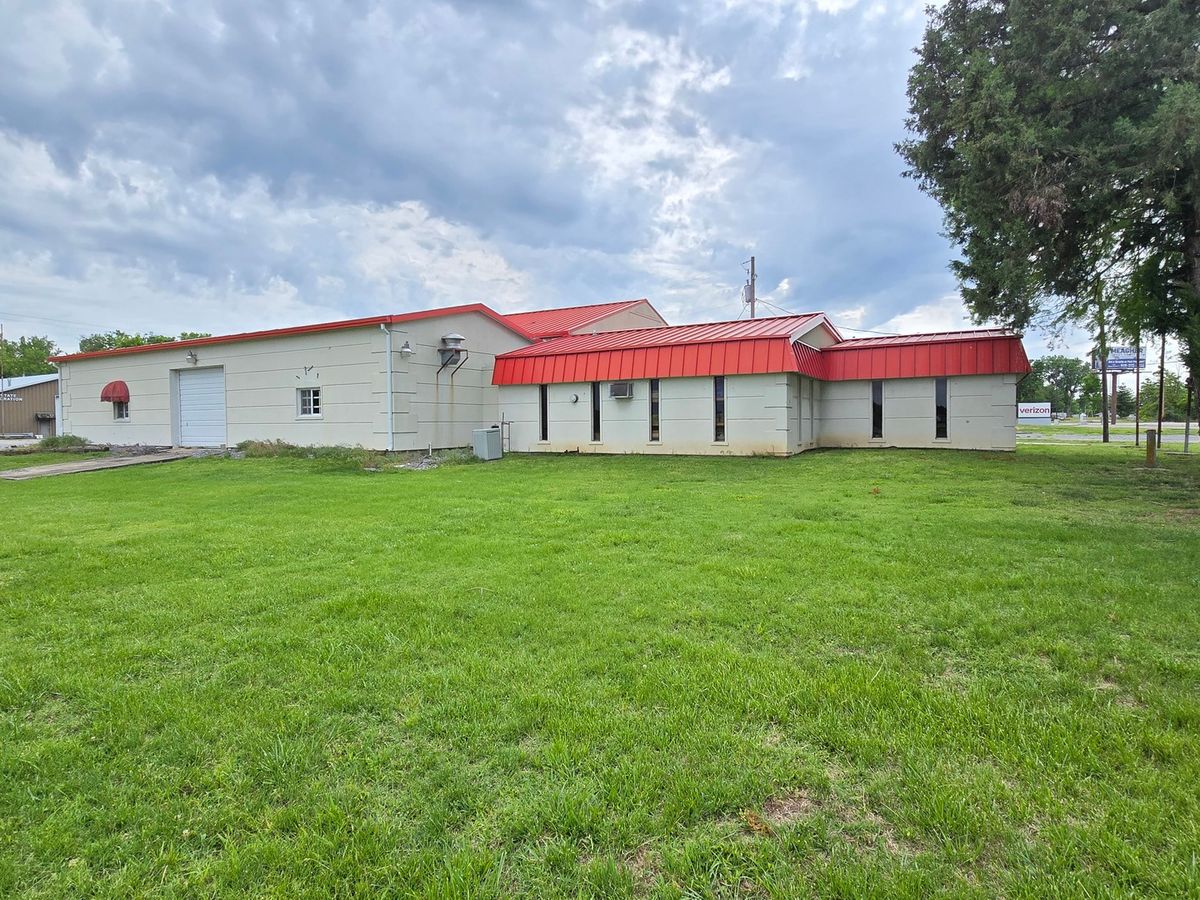 404 N COMMERCIAL Street, Harrisburg, IL 62946