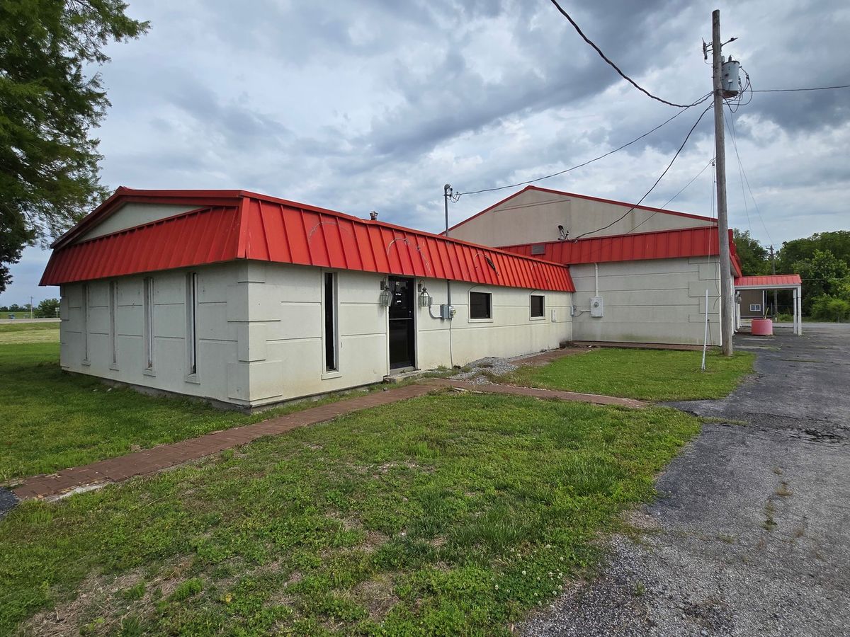 404 N COMMERCIAL Street, Harrisburg, IL 62946