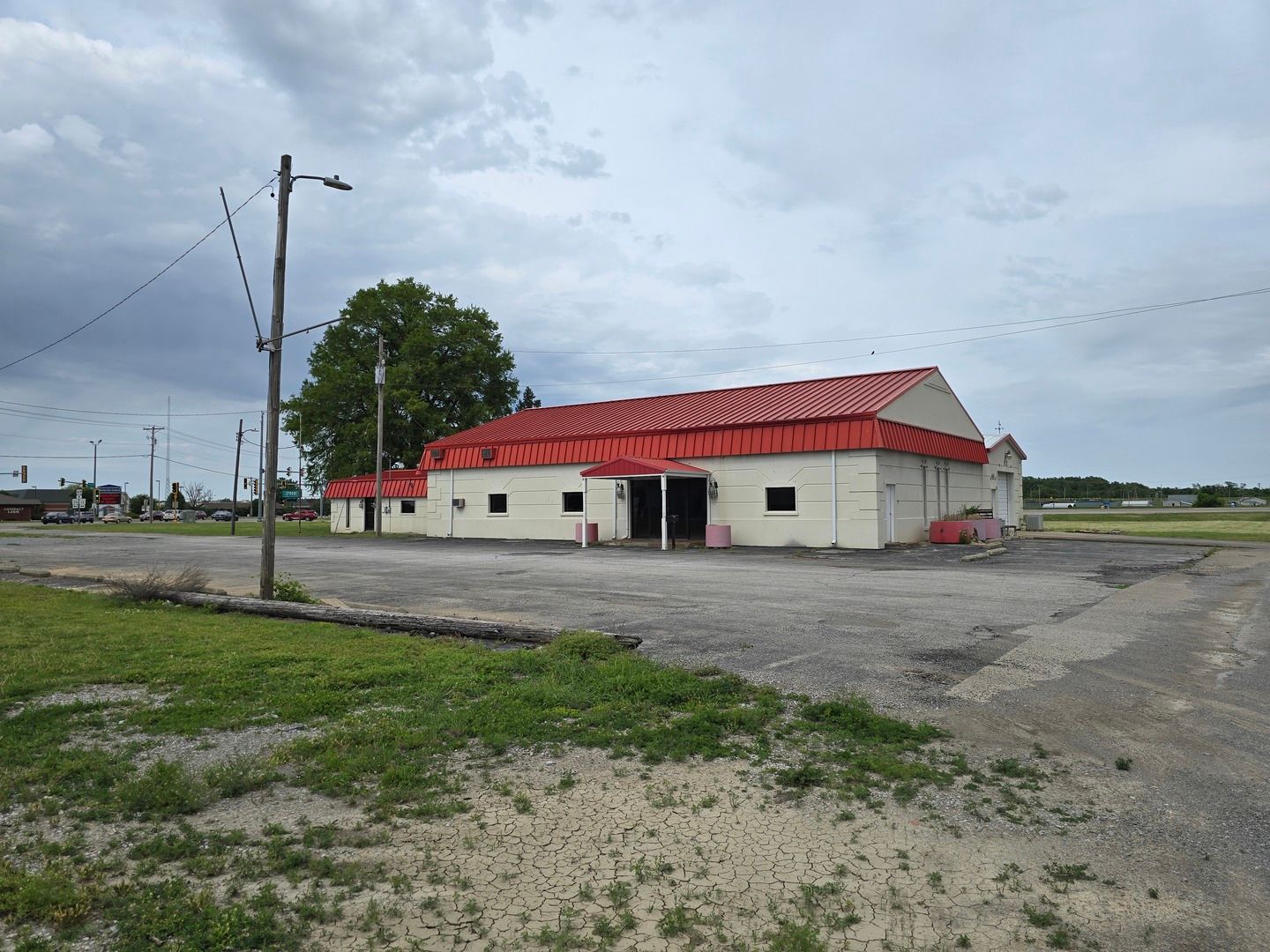 404 N COMMERCIAL Street — Harrisburg, IL 62946