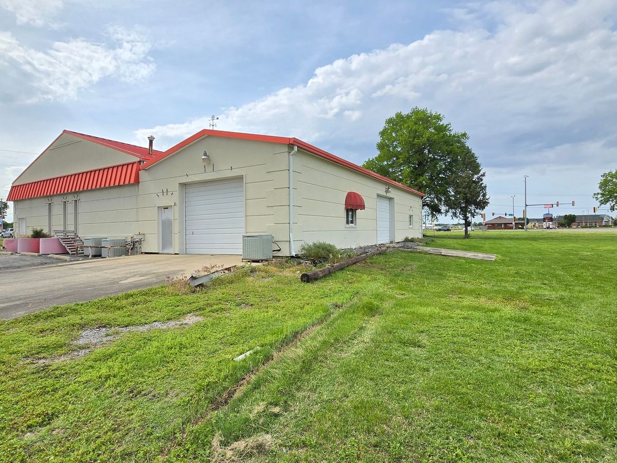 404 N COMMERCIAL Street, Harrisburg, IL 62946