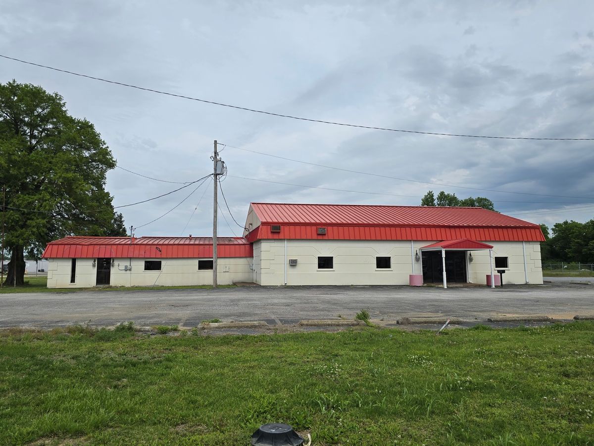 404 N COMMERCIAL Street, Harrisburg, IL 62946