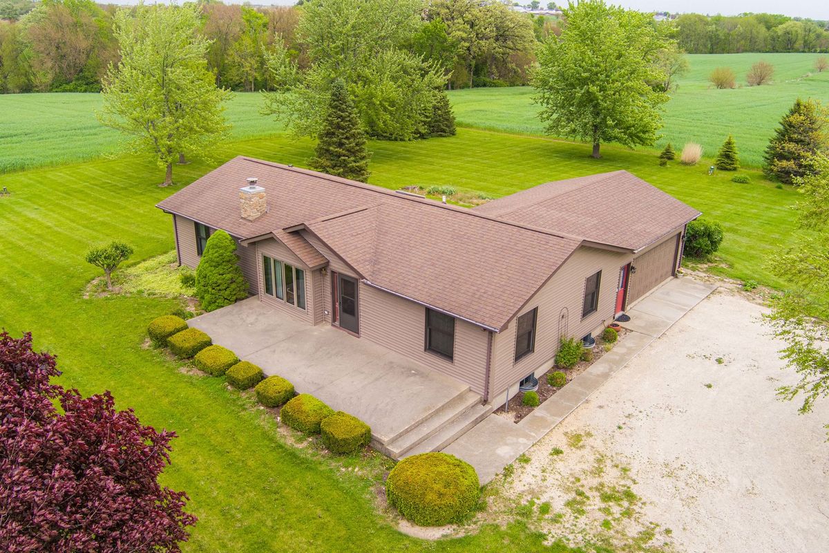 8086 Kane Road, Waterman, IL 60556