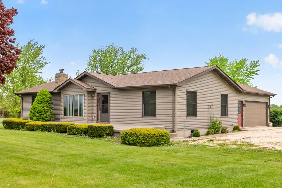 8086 Kane Road, Waterman, IL 60556