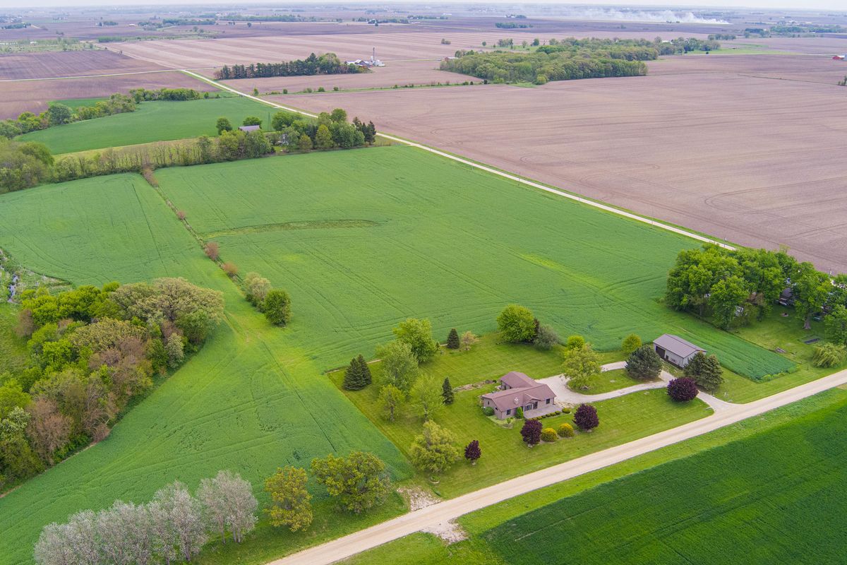 8086 Kane Road, Waterman, IL 60556