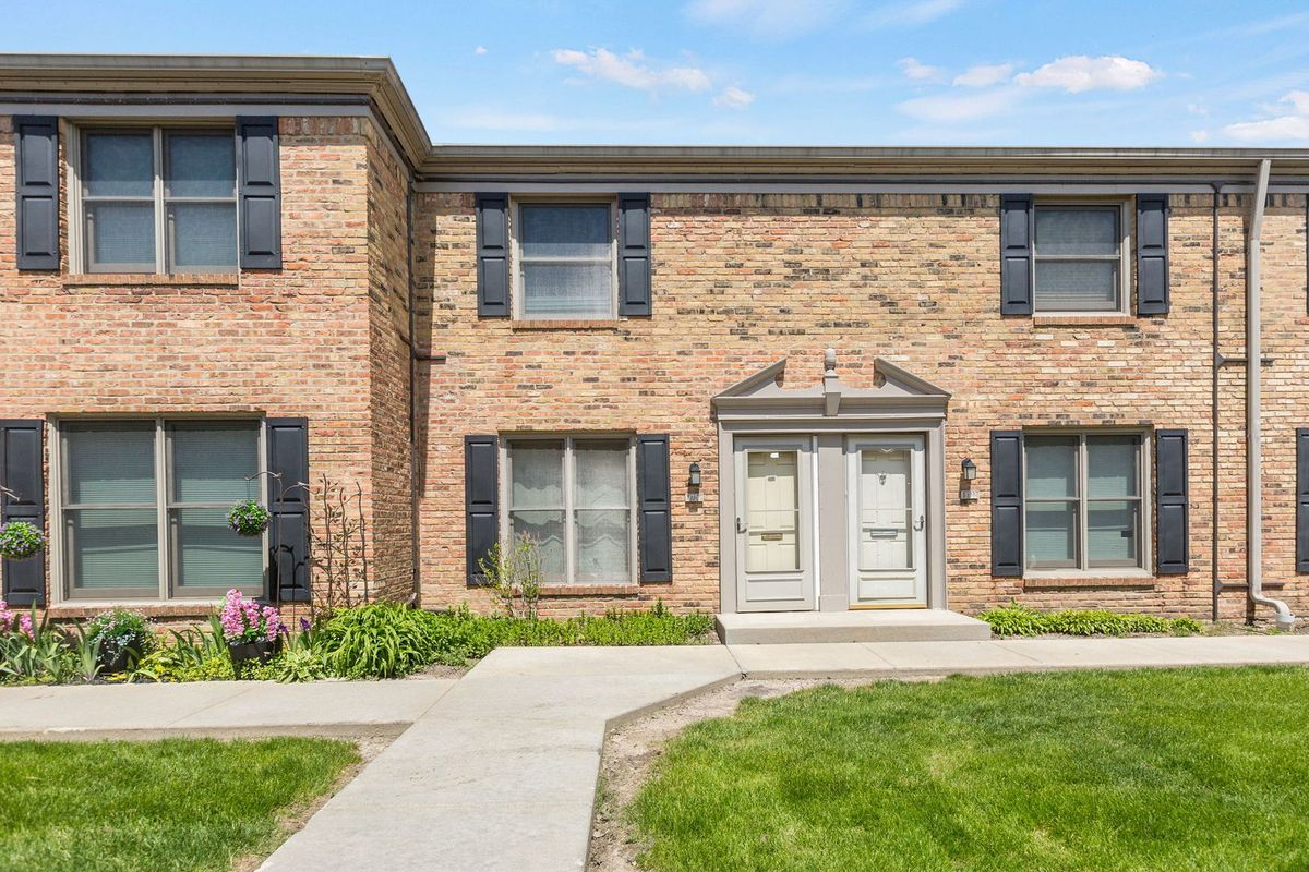 1726 Sessions Walk, Hoffman Estates, IL 60169