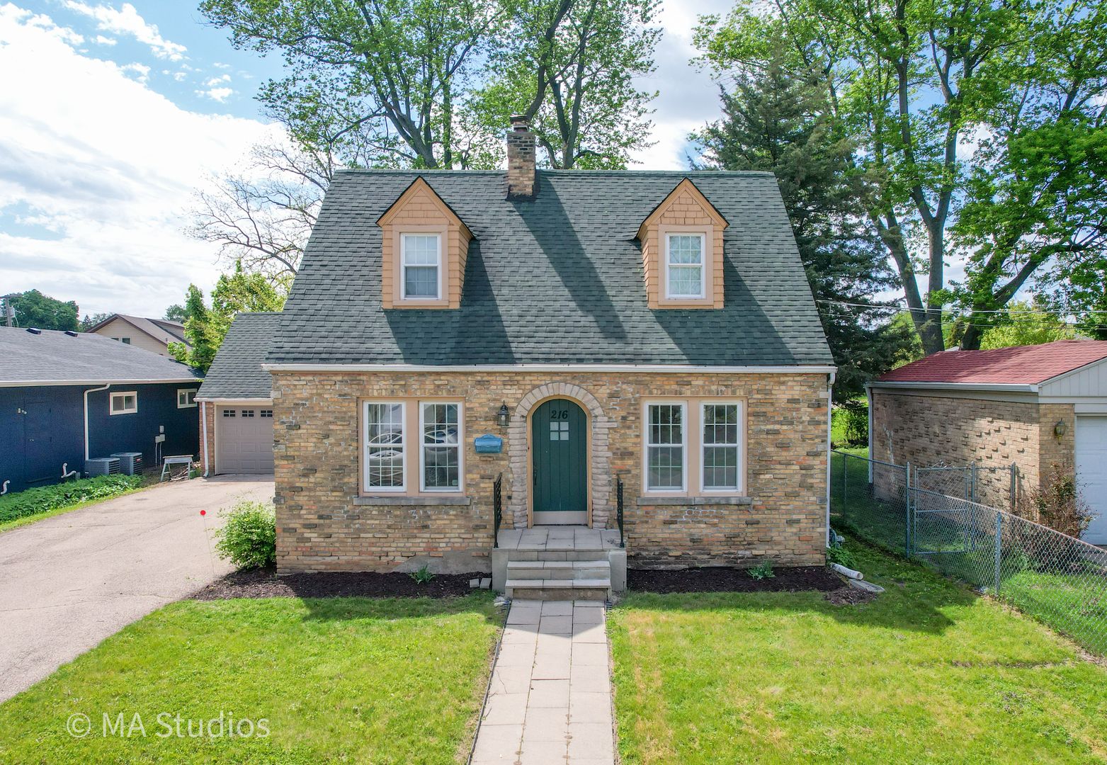 216 Wilcox Avenue — Elgin, IL 60123