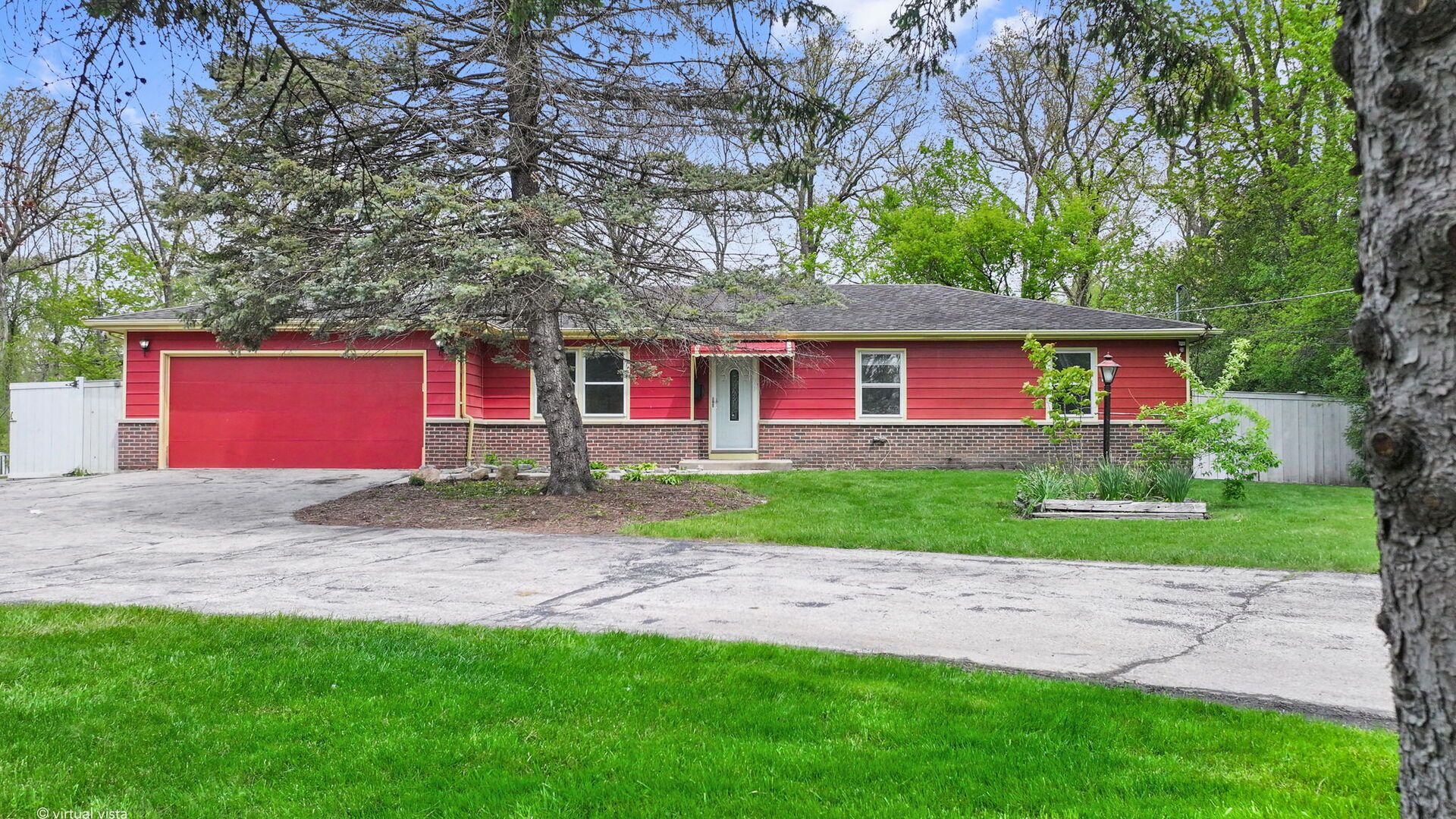 8 HALF DAY Road — Lincolnshire, IL 60069
