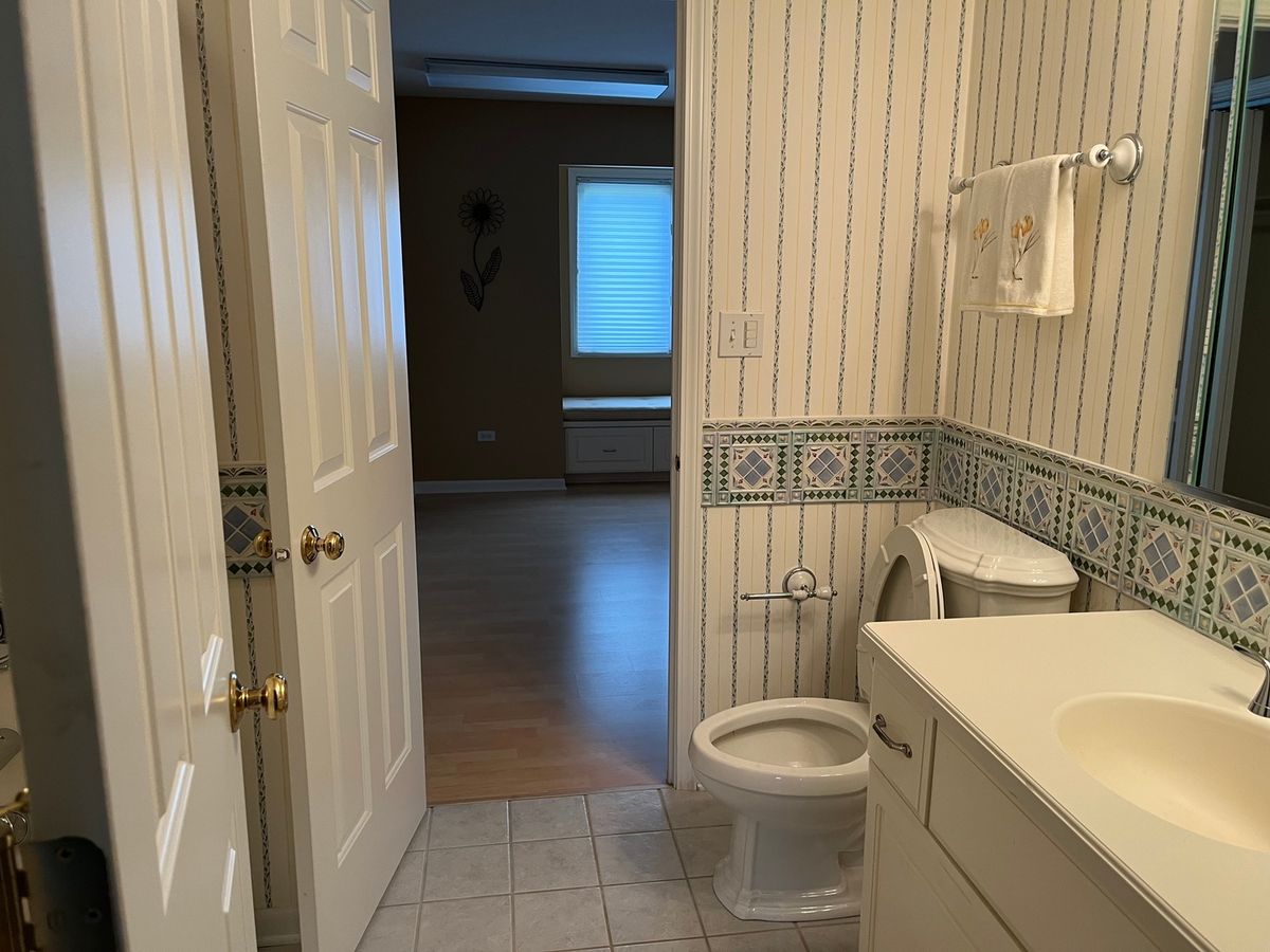 120 Commons Drive #120, Palos Park, IL 60464