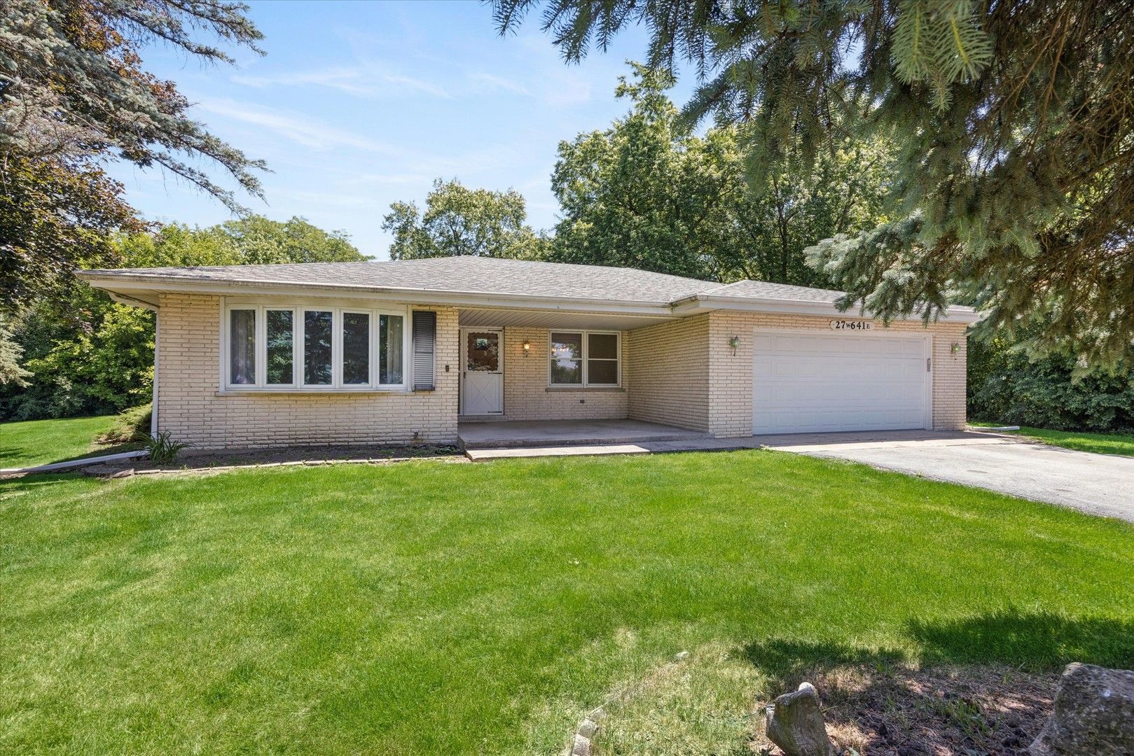 27W641 Holly Court — West Chicago, IL 60185