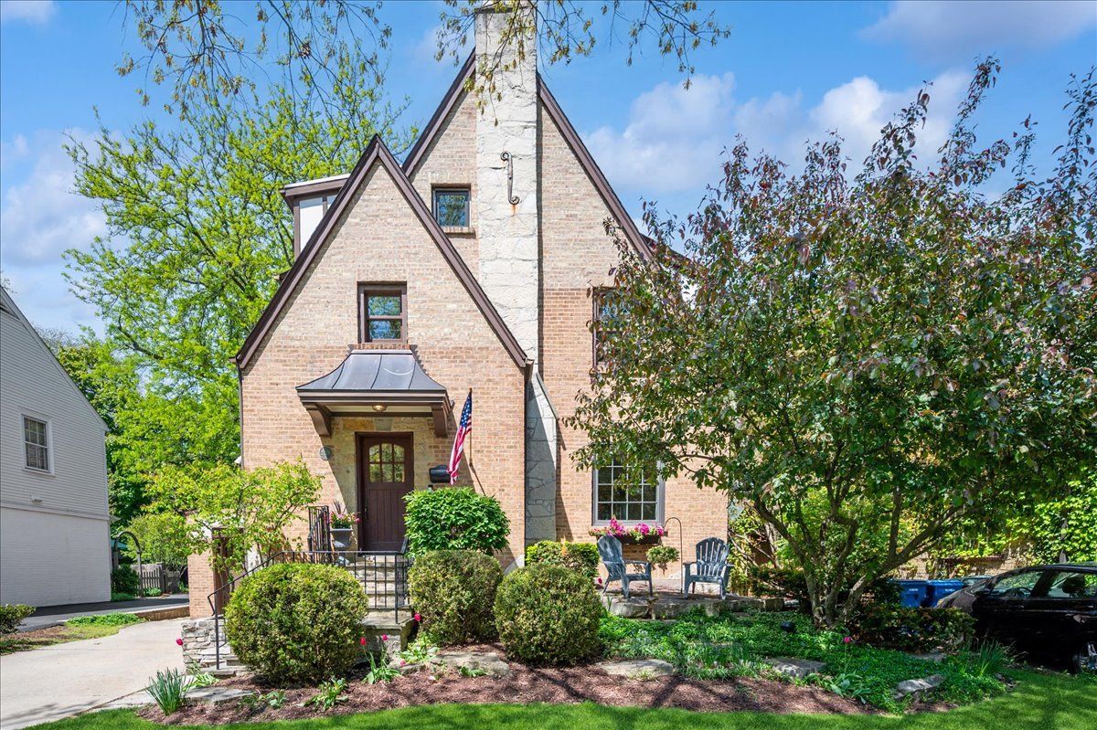 2228 Kenilworth Avenue — Wilmette, IL 60091