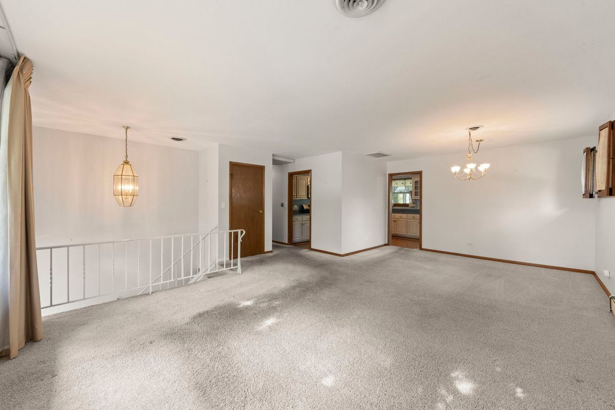 6118 Lyman Avenue, Downers Grove, IL 60516