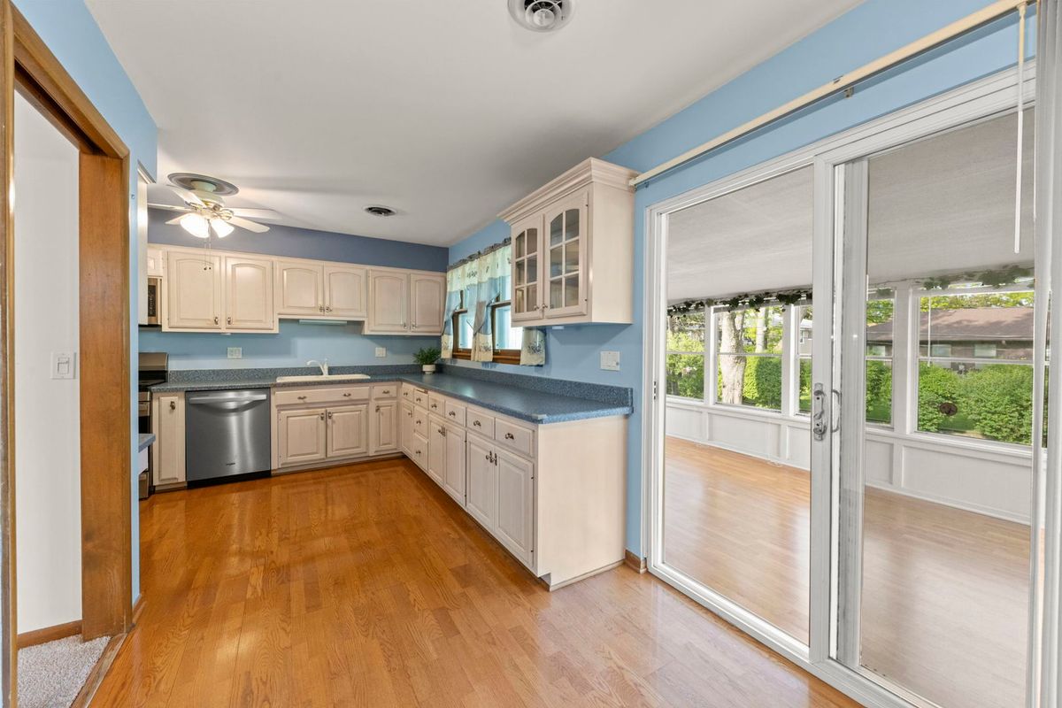 6118 Lyman Avenue, Downers Grove, IL 60516
