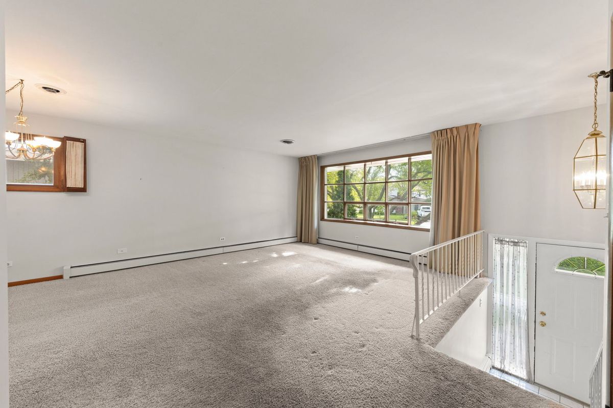 6118 Lyman Avenue, Downers Grove, IL 60516