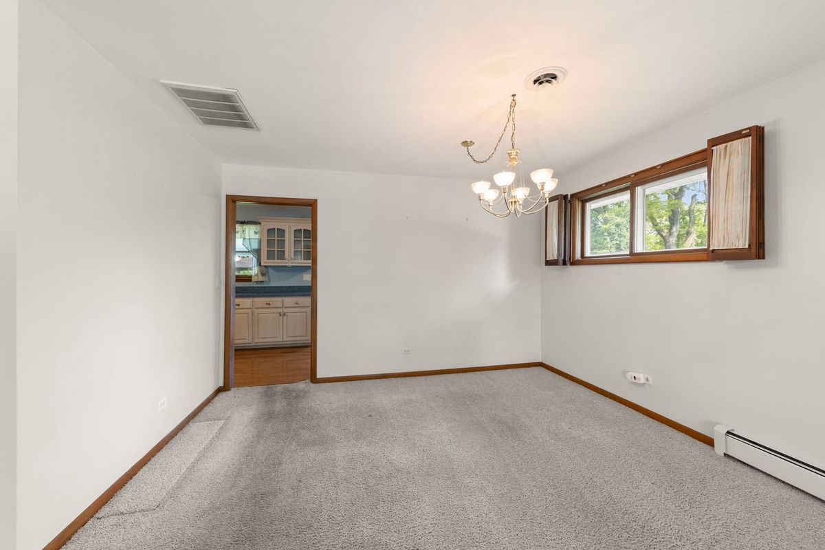6118 Lyman Avenue, Downers Grove, IL 60516