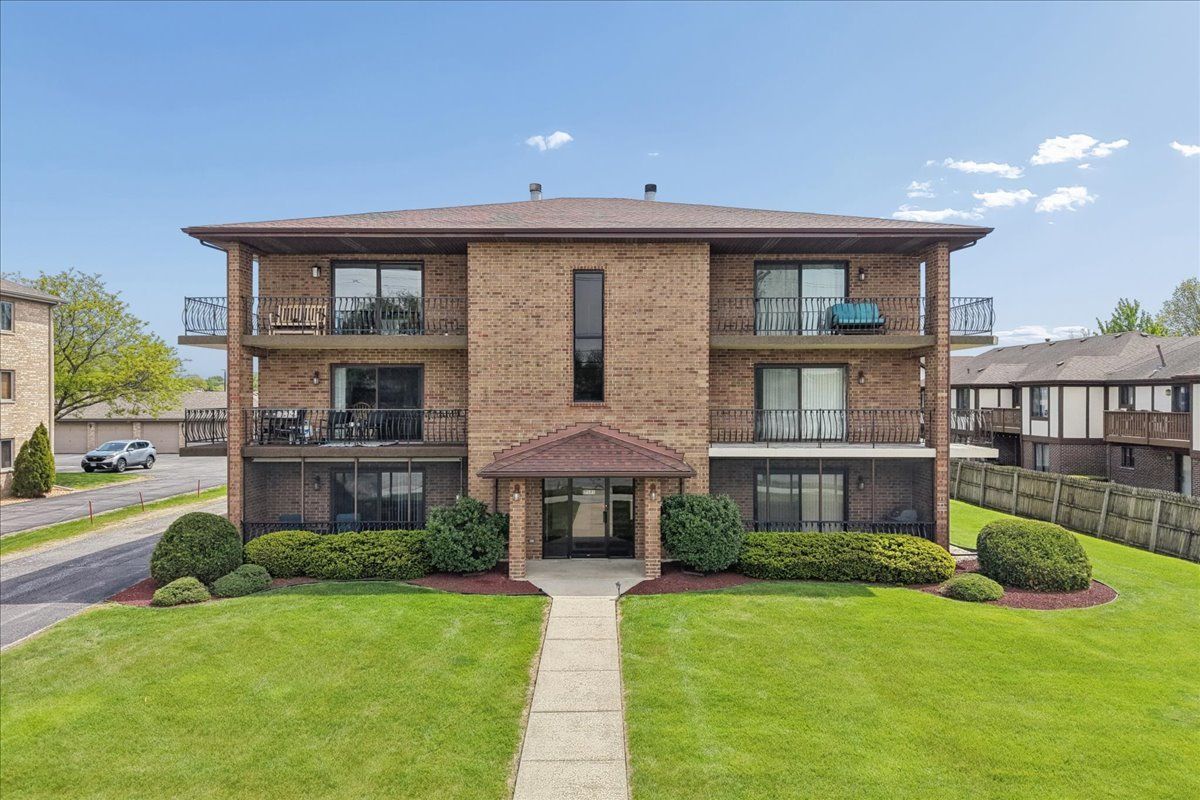 17979 Oak Park Avenue, Tinley Park, IL 60477