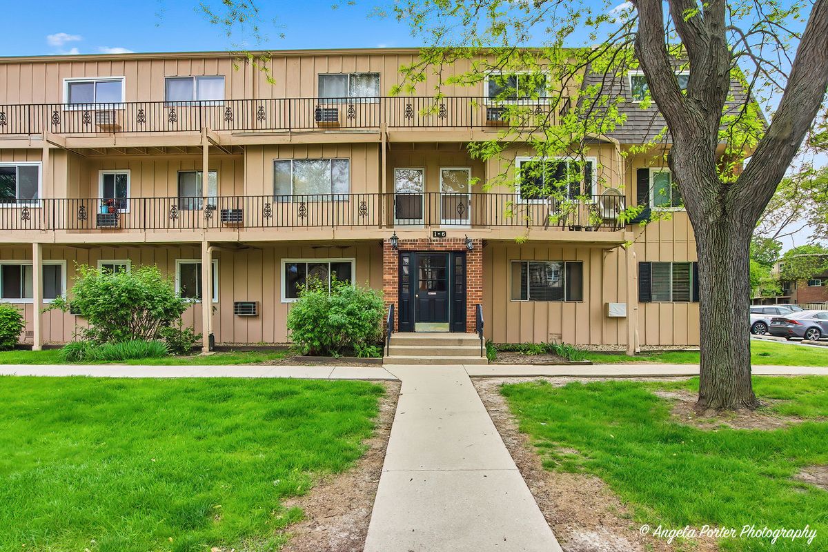 2504 Algonquin Road, Rolling Meadows, IL 60008