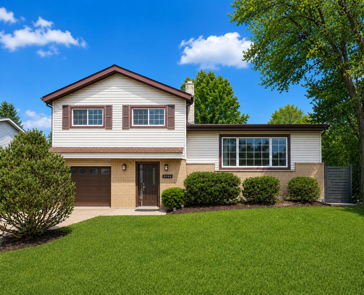 9144 Sycamore Drive, Hickory Hills, IL 60457