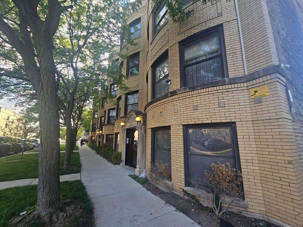 2448 Catalpa Avenue, Chicago, IL 60625