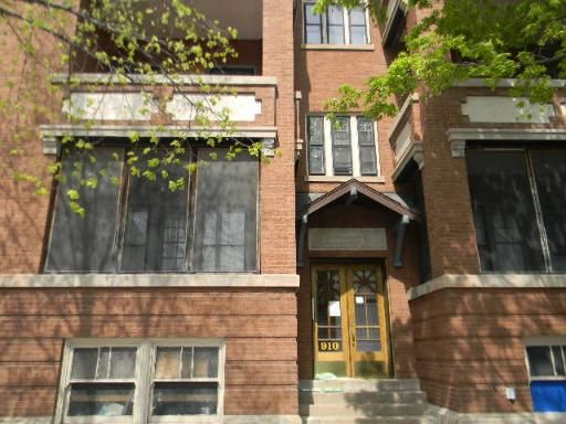 910 WAVELAND Avenue, Chicago, IL 60613