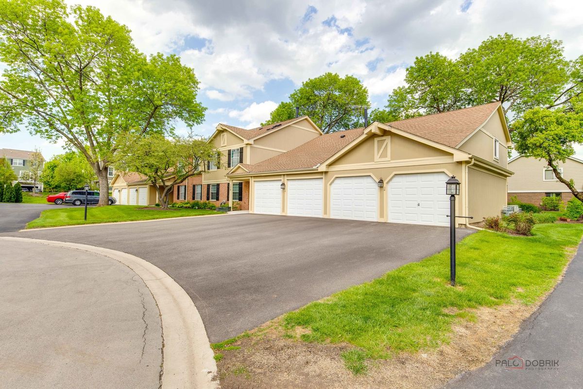 136 Wolcott Court, Schaumburg, IL 60193