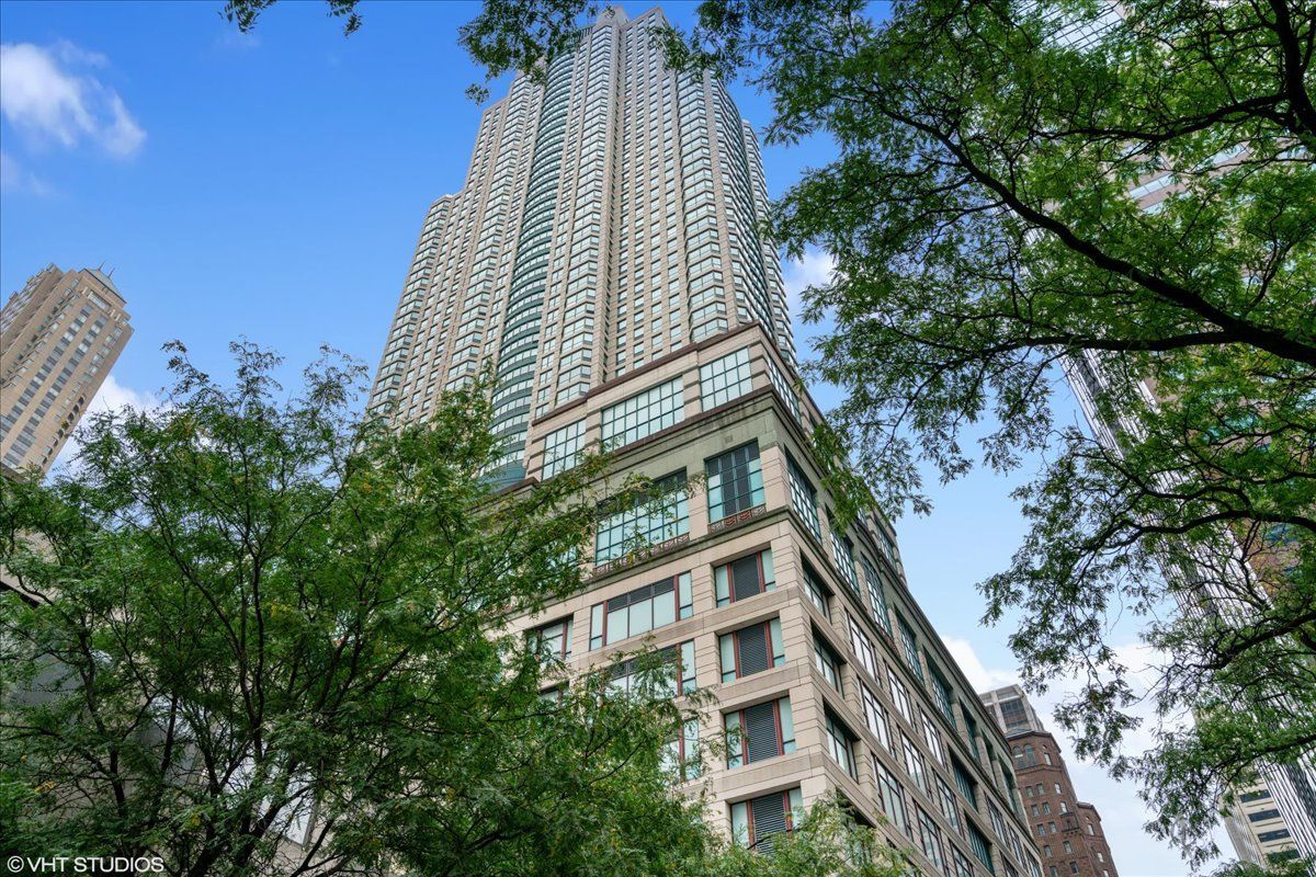 100 Huron Street, Chicago, IL 60611