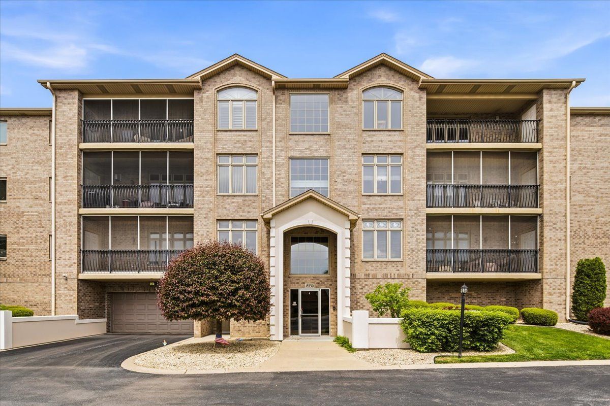 18550 Pine Lake Drive #1a — Tinley Park, IL 60477