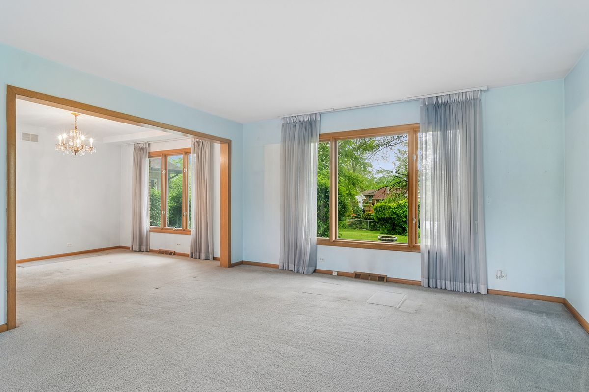 217 S Arlington Heights Road, Elk Grove Village, IL 60007