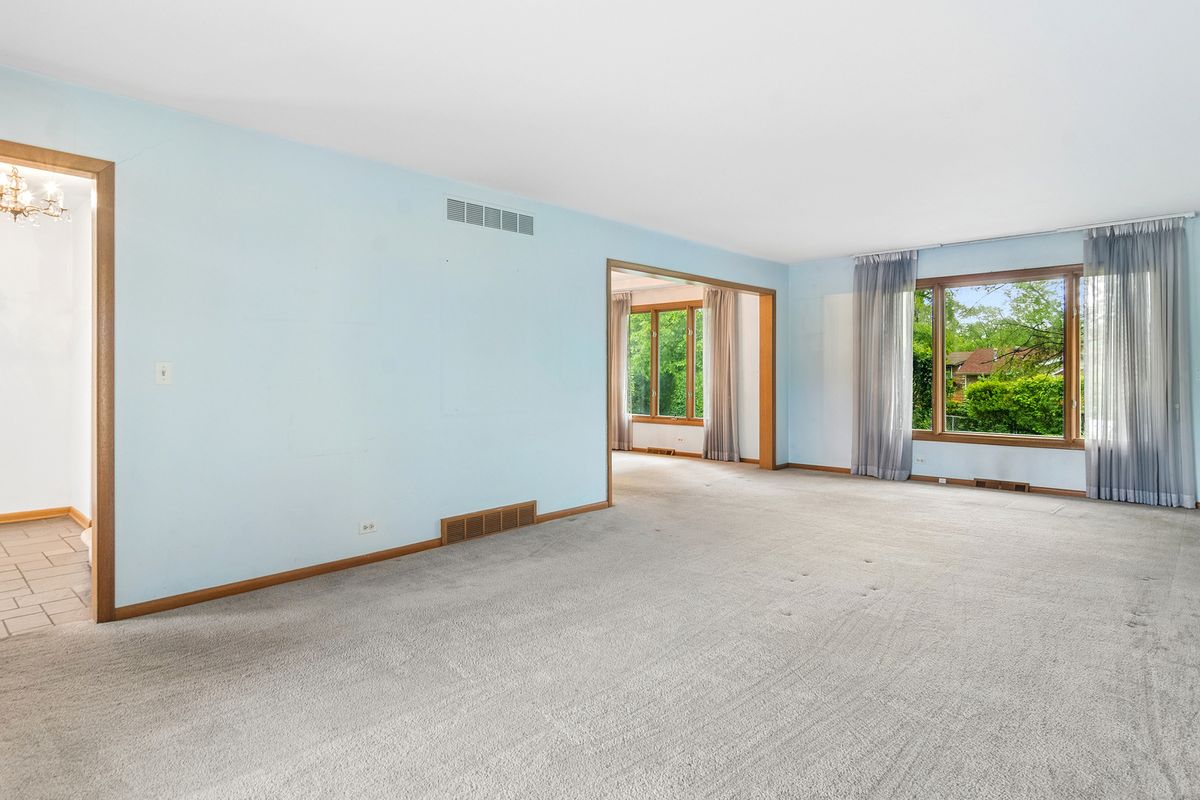 217 S Arlington Heights Road, Elk Grove Village, IL 60007