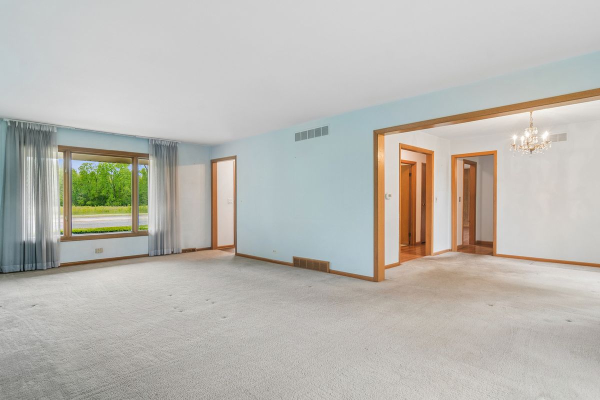 217 S Arlington Heights Road, Elk Grove Village, IL 60007