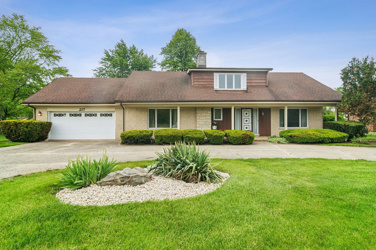 217 Arlington Heights Road, Elk Grove Village, IL 60007