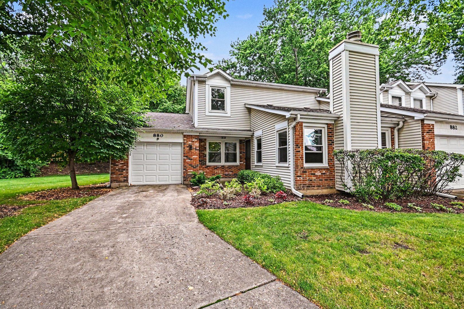 880 Colony Lake Drive — Schaumburg, IL 60194