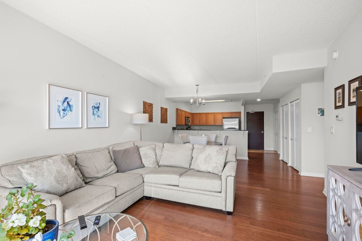 125 Lakeview Drive #301, Bloomingdale, IL 60108