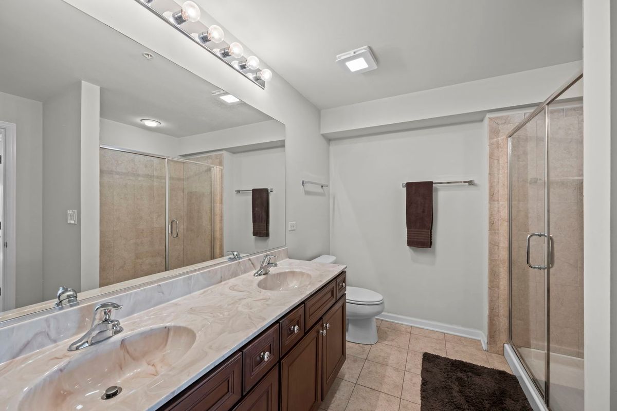 125 Lakeview Drive #301, Bloomingdale, IL 60108