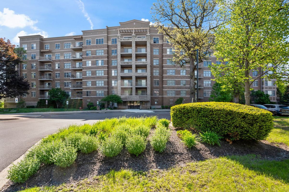 125 Lakeview Drive, Bloomingdale, IL 60108